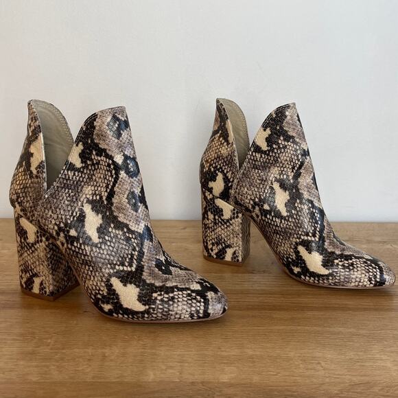 Steve Madden Rookie Snakeskin Bootie Size 7 Gray Cream Python Animal Print - Picture 3 of 7